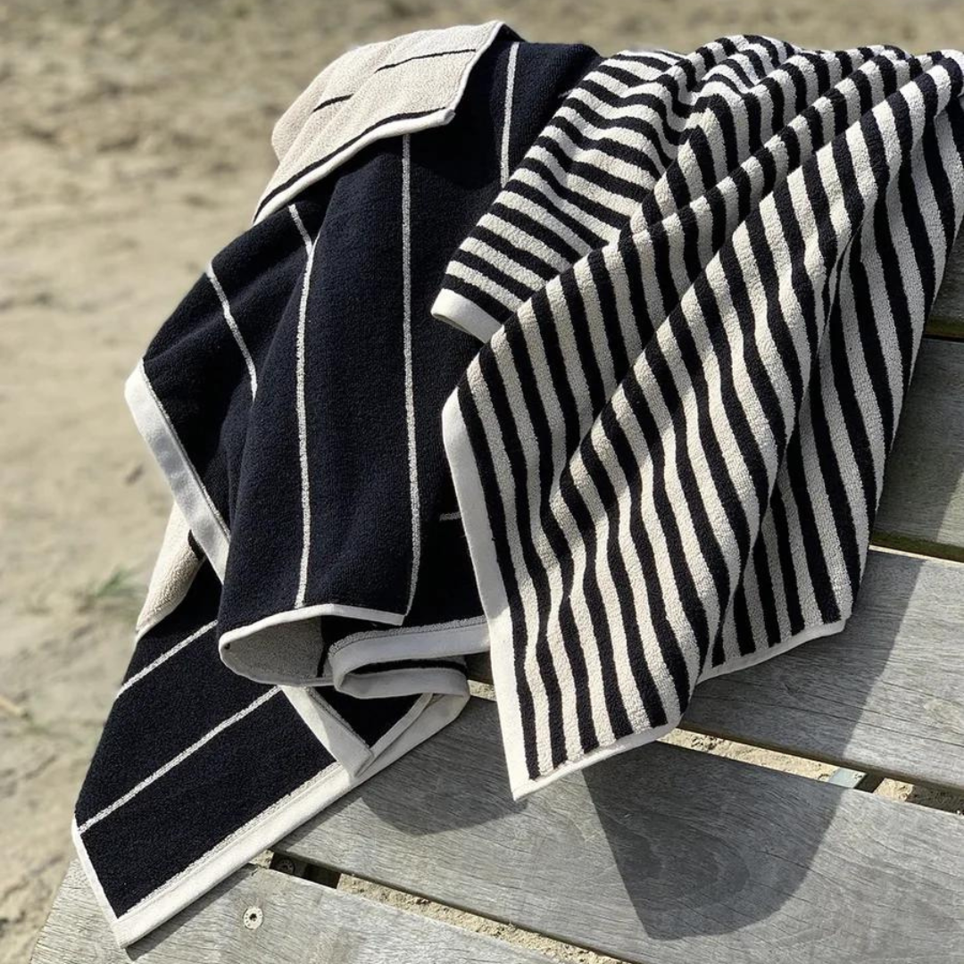 raita towel | medium | clay + black | OYOY